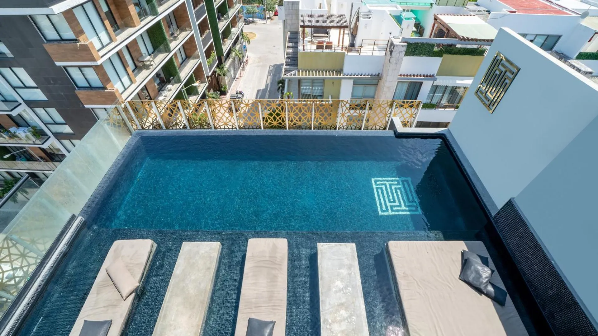 Apartment 1 Bedroom Condo With Rooftop Pool & Bar - At It Residences - Condo Iris Playa del Carmen